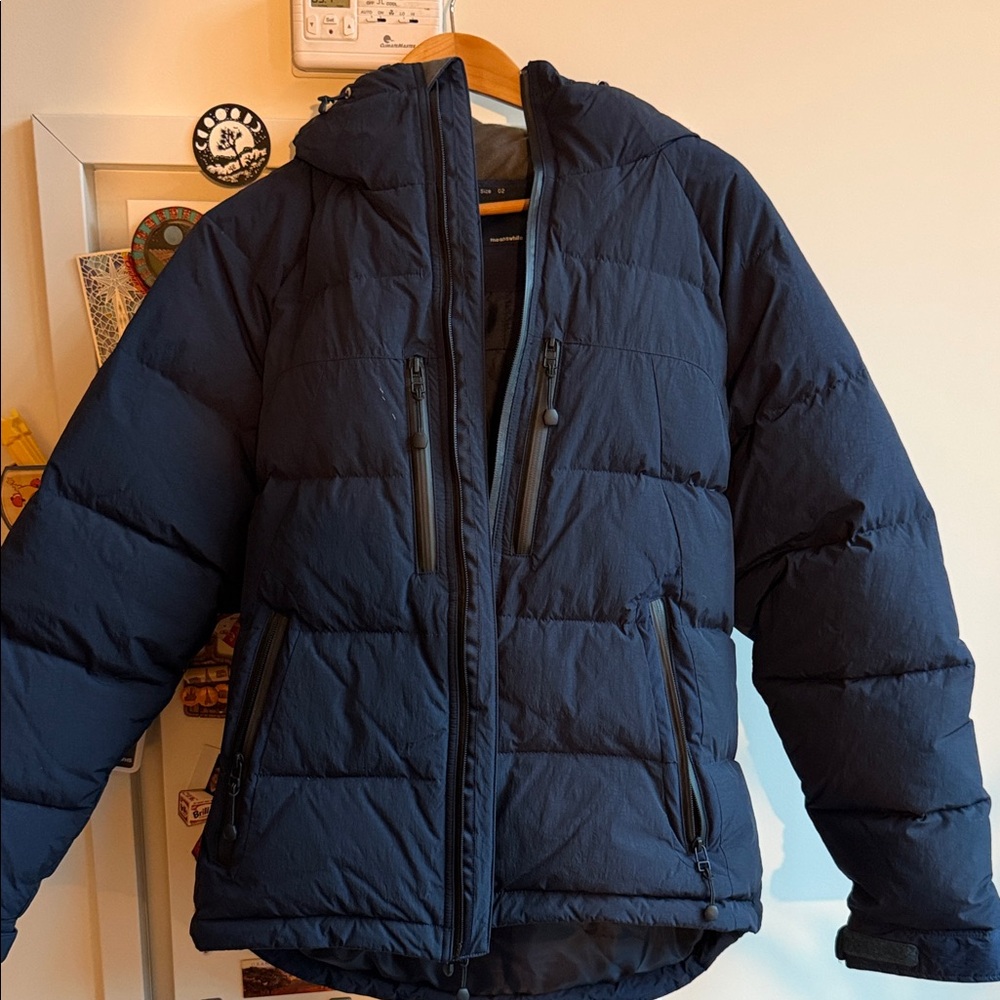 Meanswhile Puffer Jacket – Navy – Size 02